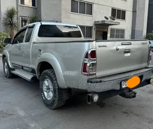 Toyota Hilux 2013 Teal