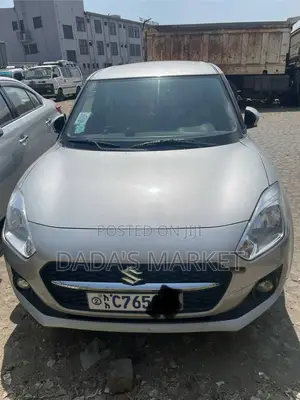 Suzuki Swift 2022 Silver