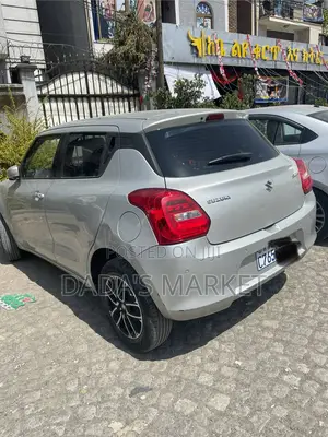 Suzuki Swift 2022 Silver