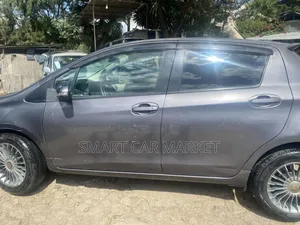 Toyota Yaris 2012 Silver