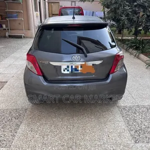 Toyota Yaris 2012 Silver