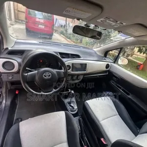 Toyota Yaris 2012 Silver