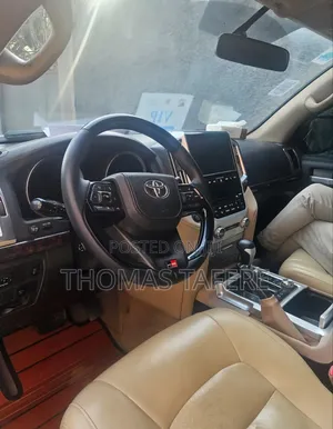 Toyota Land Cruiser 2011