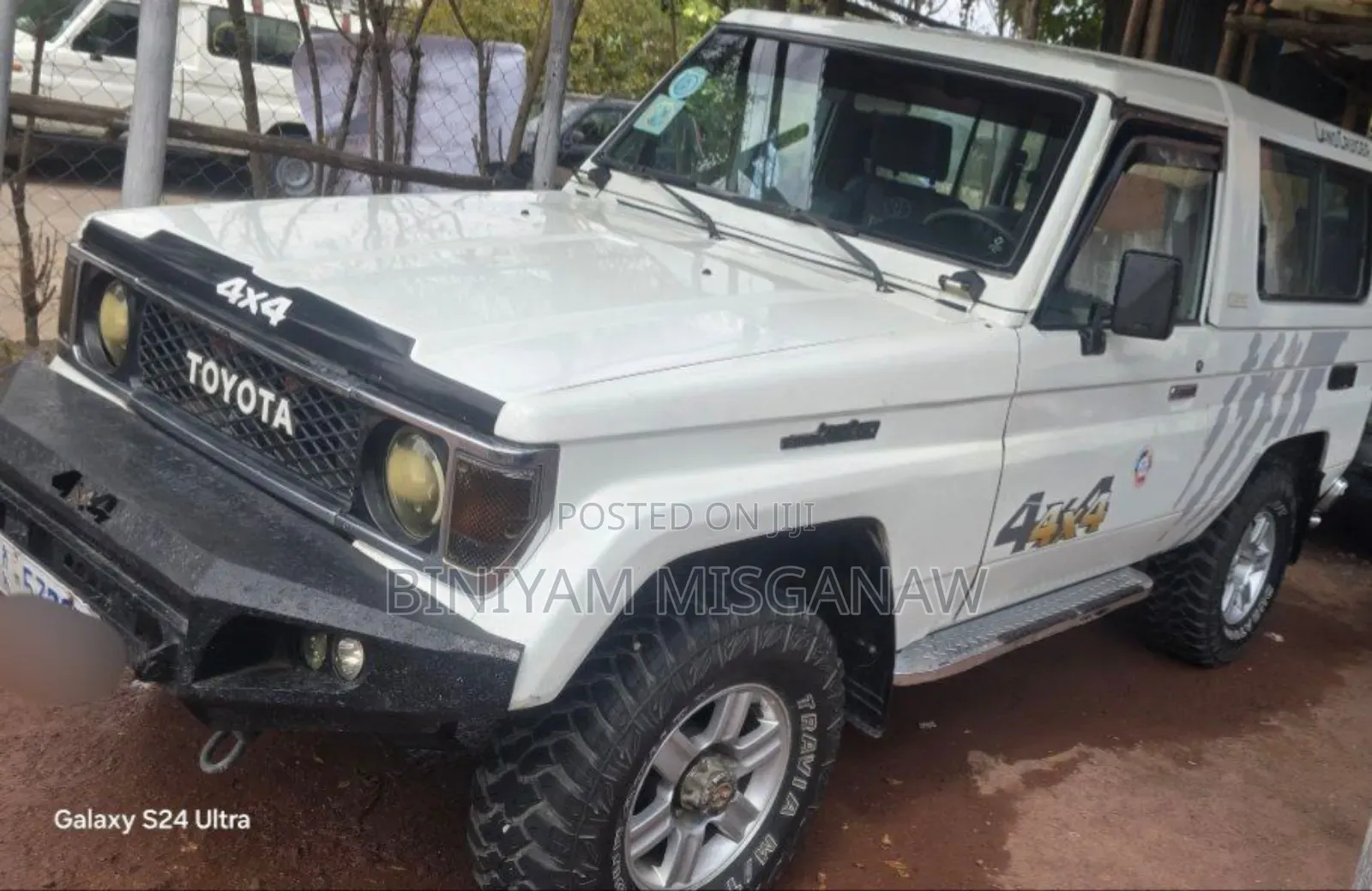 Toyota Land Cruiser 1990 White