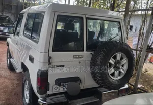 Toyota Land Cruiser 1990 White