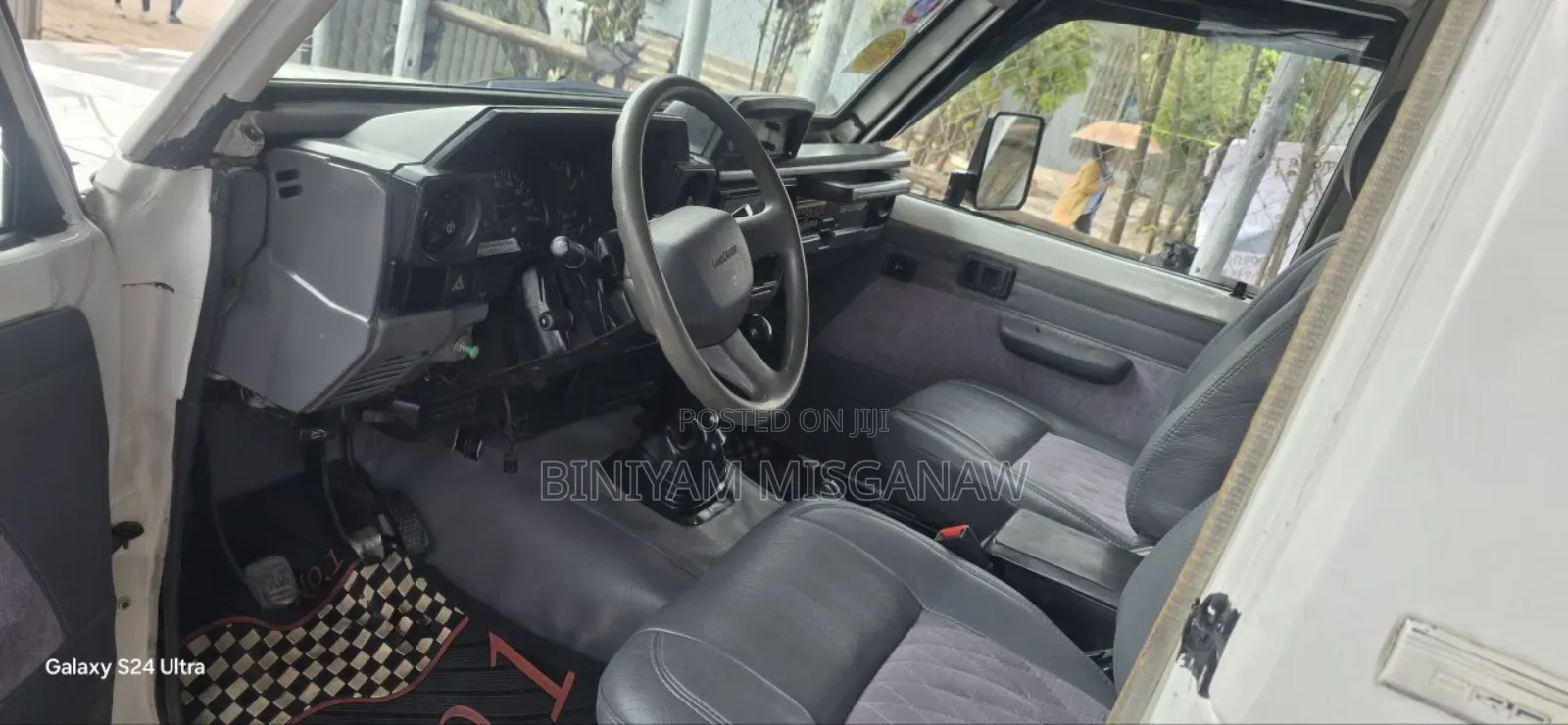 Toyota Land Cruiser 1990 White