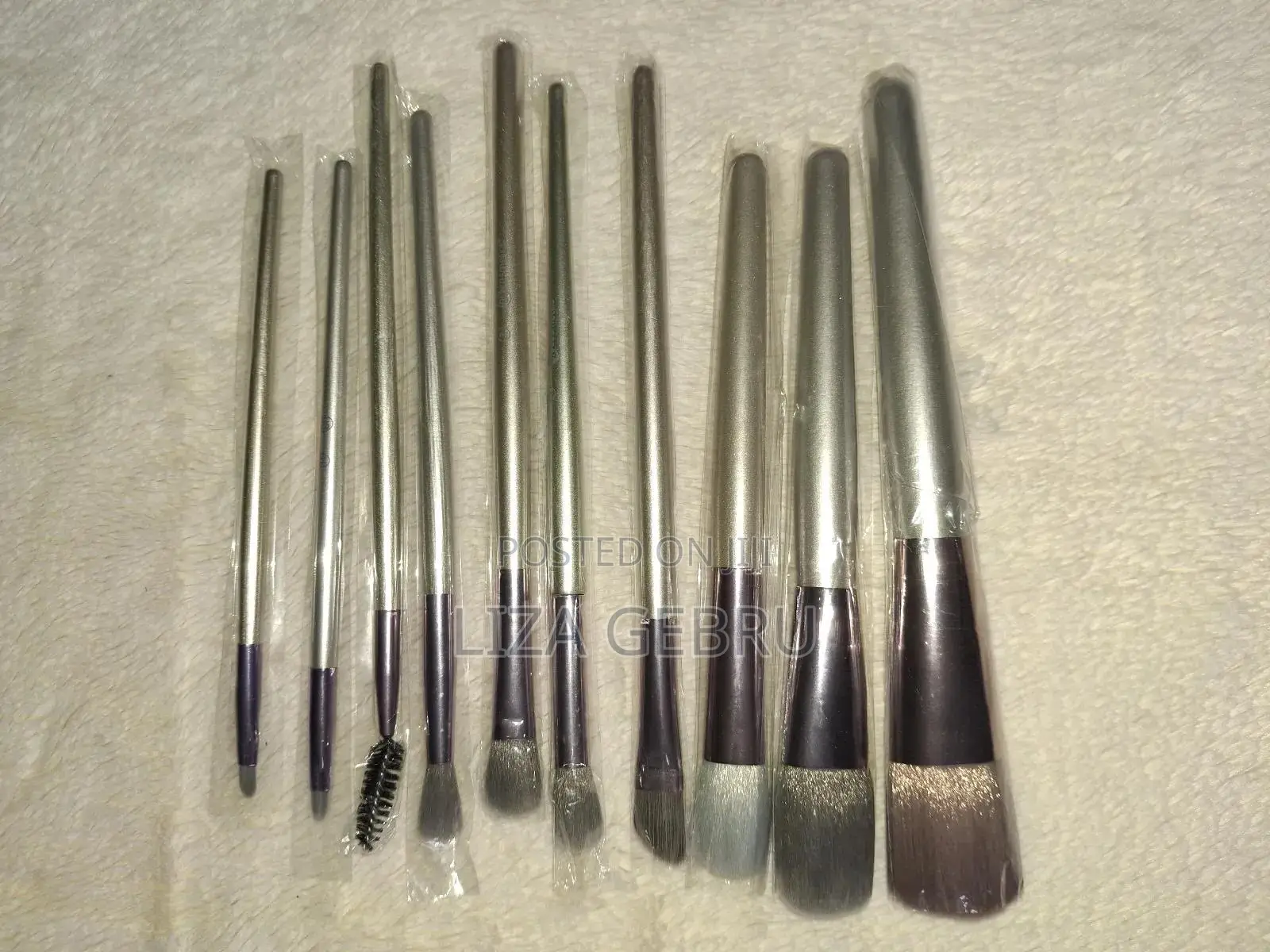 High Quality Makeup Brush. 2000br
