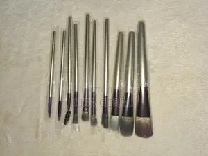 High Quality Makeup Brush. 2000br