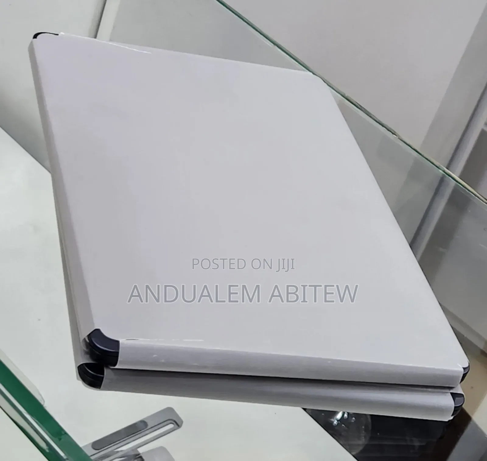 New Laptop Apple MacBook Air 2024 M3 13-Inch 16GB Apple M4 SSD 256GB