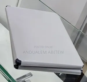 New Laptop Apple MacBook Air 2024 M3 13-Inch 16GB Apple M4 SSD 256GB