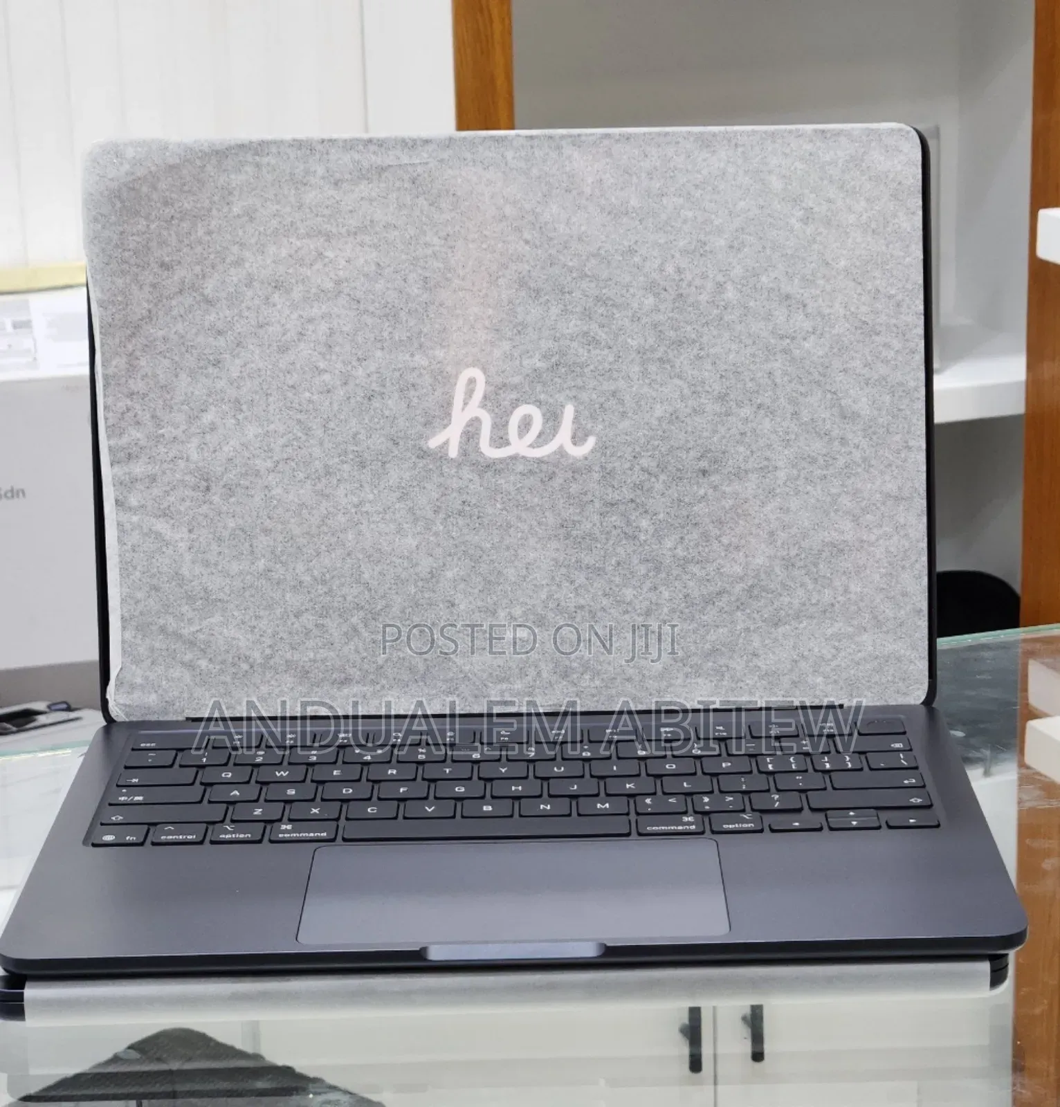 New Laptop Apple MacBook Air 2024 M3 13-Inch 16GB Apple M4 SSD 256GB