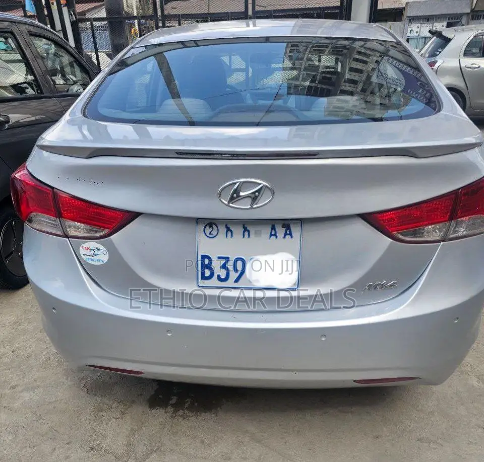 Hyundai Elantra GLS Sedan FWD (1.8L 4cyl 6A) 2013 Silver