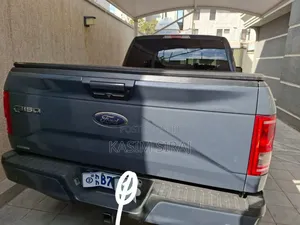 Ford F-150 XLT 4x2 Regular Cab Styleside 6.5 ft. box 122 in. WB 2017