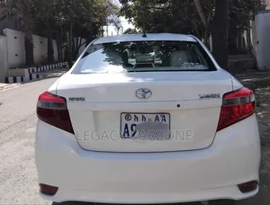 Toyota Yaris 2013 White