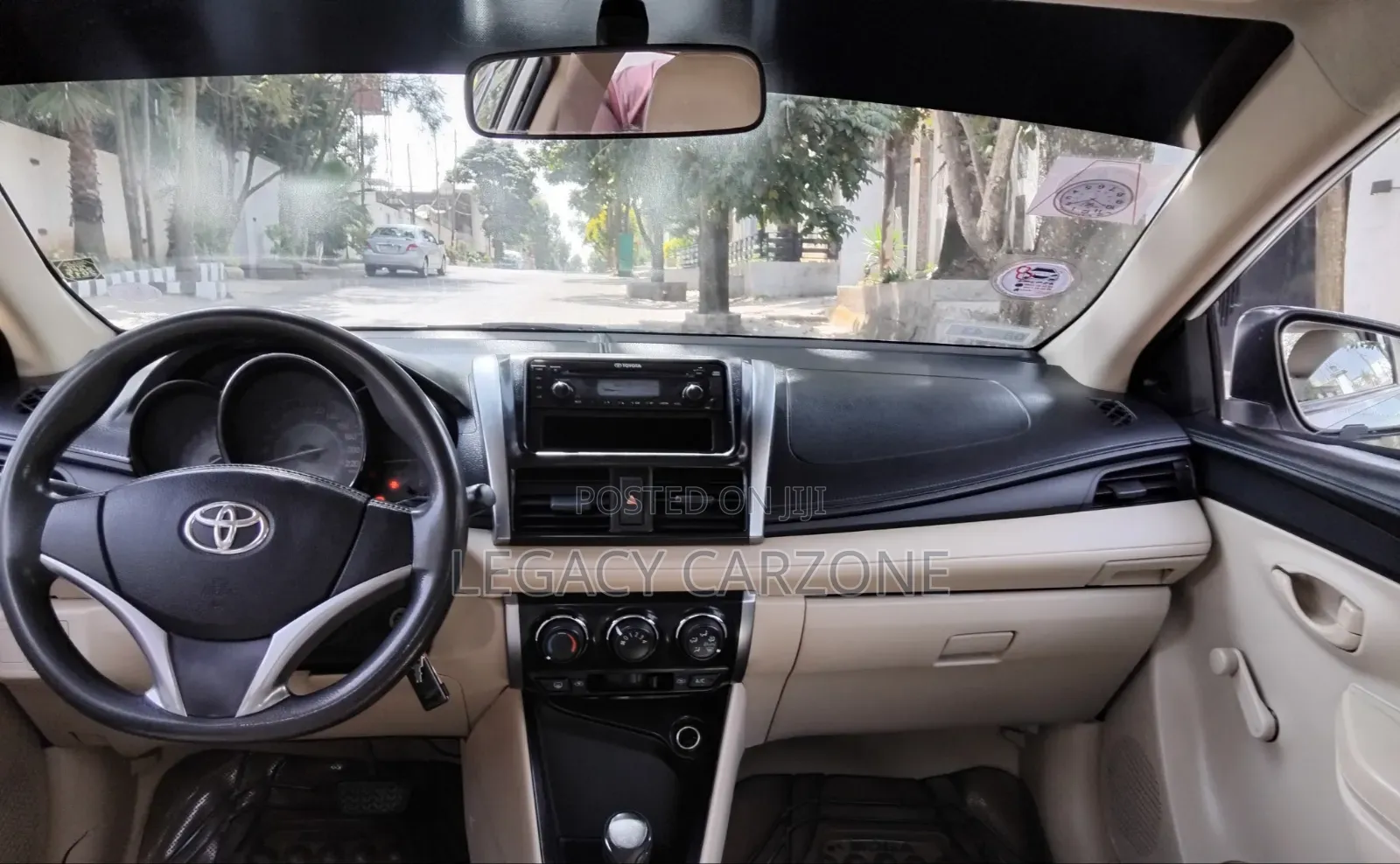 Toyota Yaris 2013 White