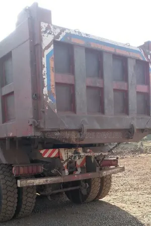 2017 ሞዴል ሲኖ ገልባጭ ታርጋ : 93 ሺ