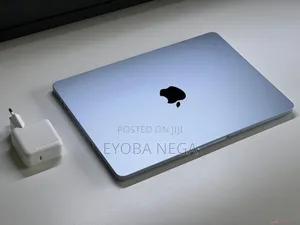 New Laptop Apple MacBook Air 2025 M4 13-Inch 16GB Apple M4 SSD 256GB