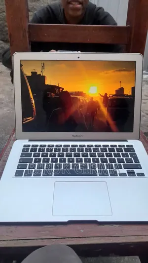 Laptop Apple MacBook Pro 2017 8GB Intel Core I5 SSD 128GB