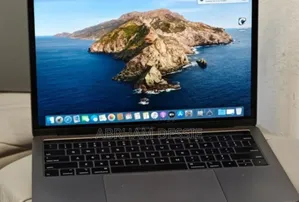 New Laptop Apple MacBook Pro 2019 16GB Intel Core I7 SSD 256GB