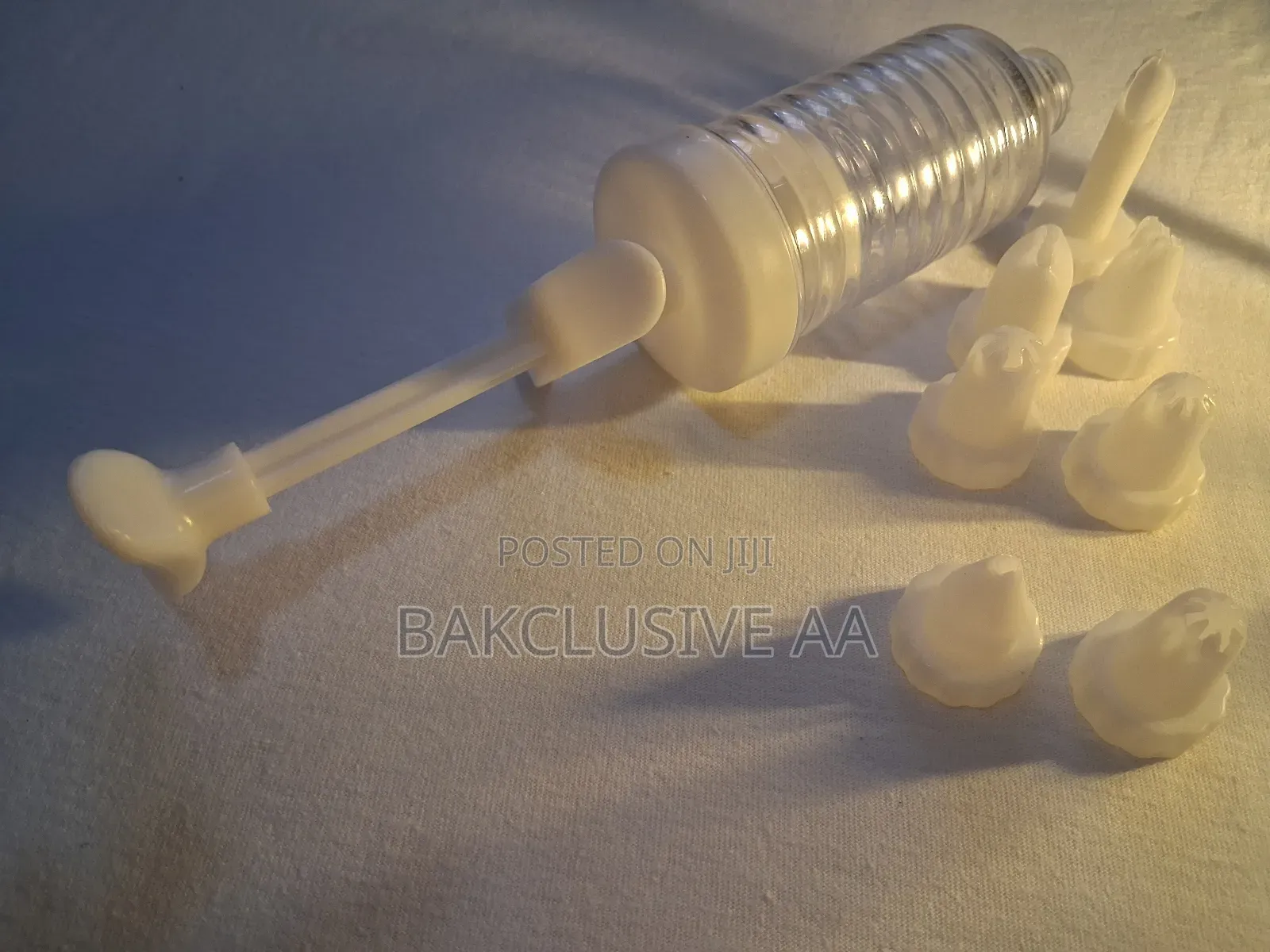 Cake Pipeing Syringe With 8 Nozzles