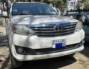 Toyota Fortuner 2013 White