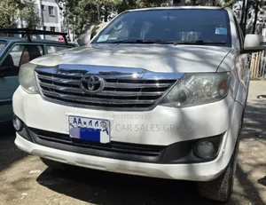 Toyota Fortuner 2013 White
