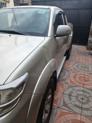 Toyota Hilux 2011 Silver