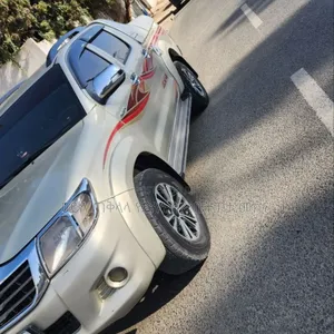 Toyota Hilux 2015 Gold