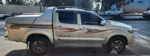 Toyota Hilux 2015 Gold