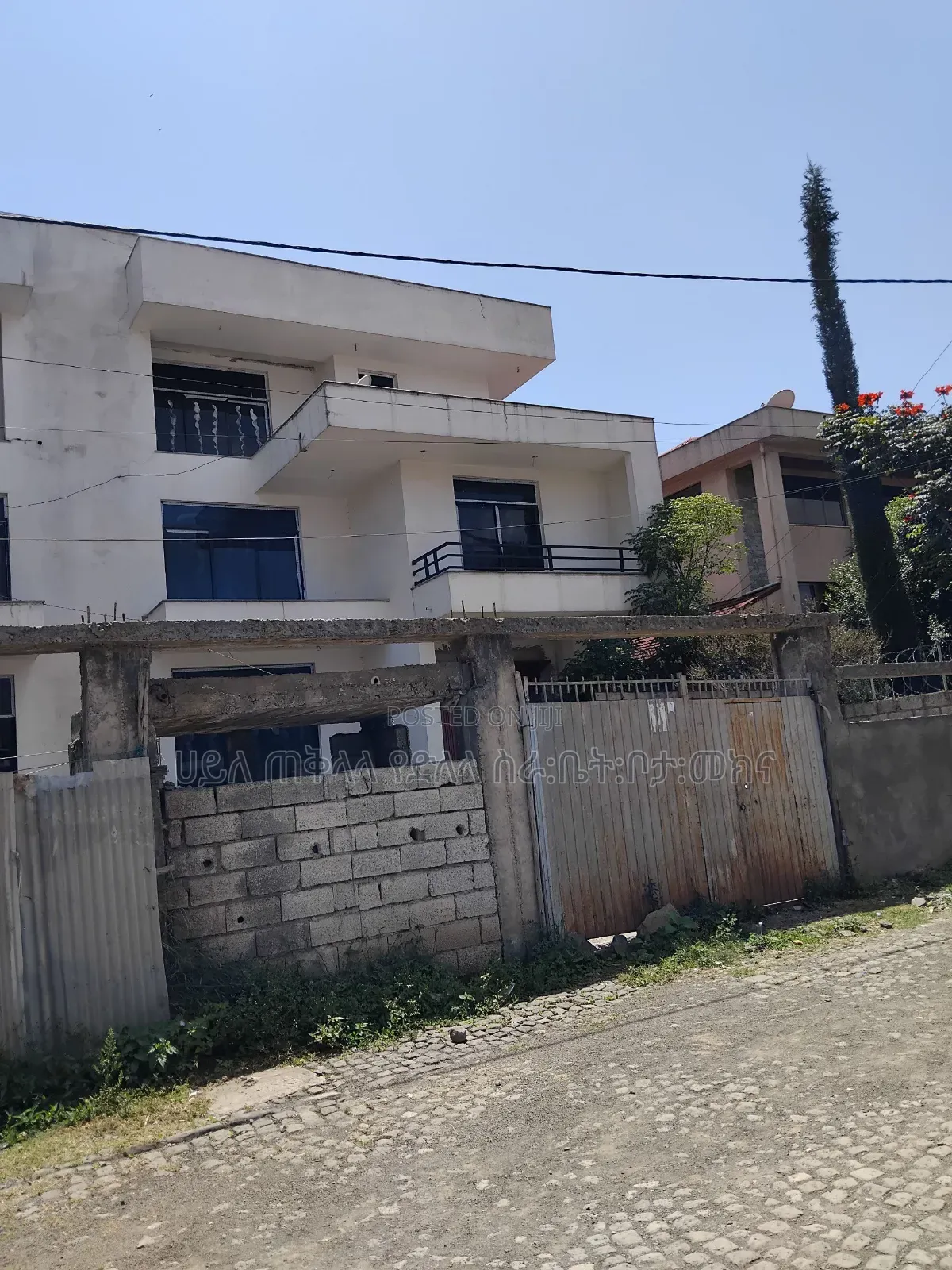 8bdrm Townhouse/Terrace in አያት ዞን ኮምፋውንድ ውስጥ, Yeka for sale