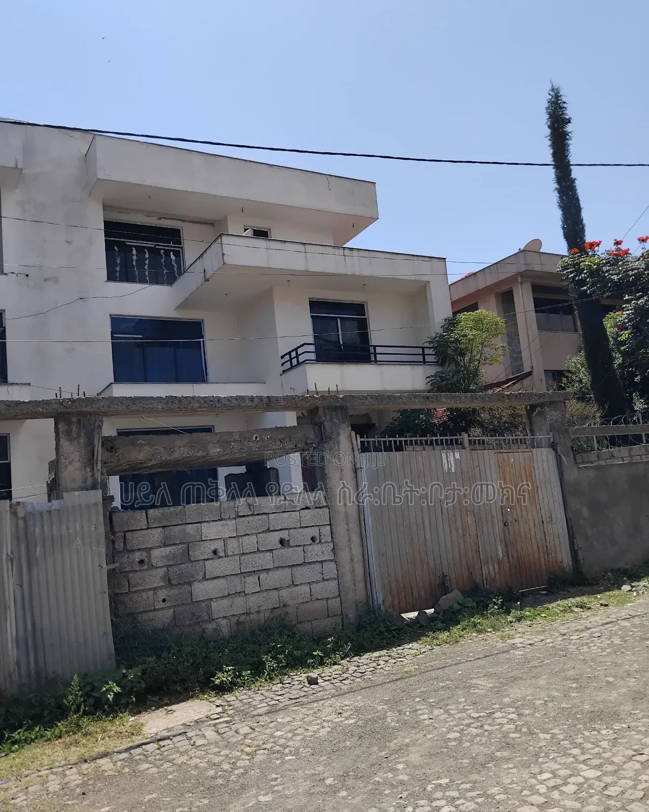 8bdrm Townhouse/Terrace in አያት ዞን ኮምፋውንድ ውስጥ, Yeka for sale