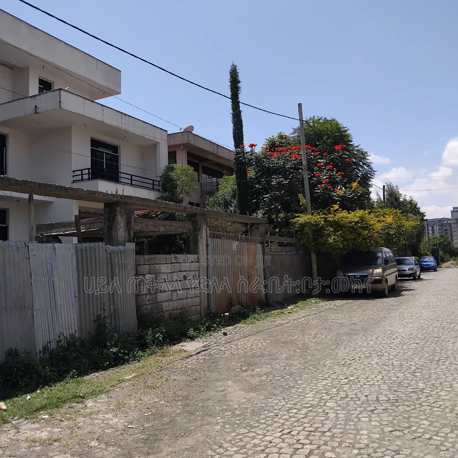 8bdrm Townhouse/Terrace in አያት ዞን ኮምፋውንድ ውስጥ, Yeka for sale