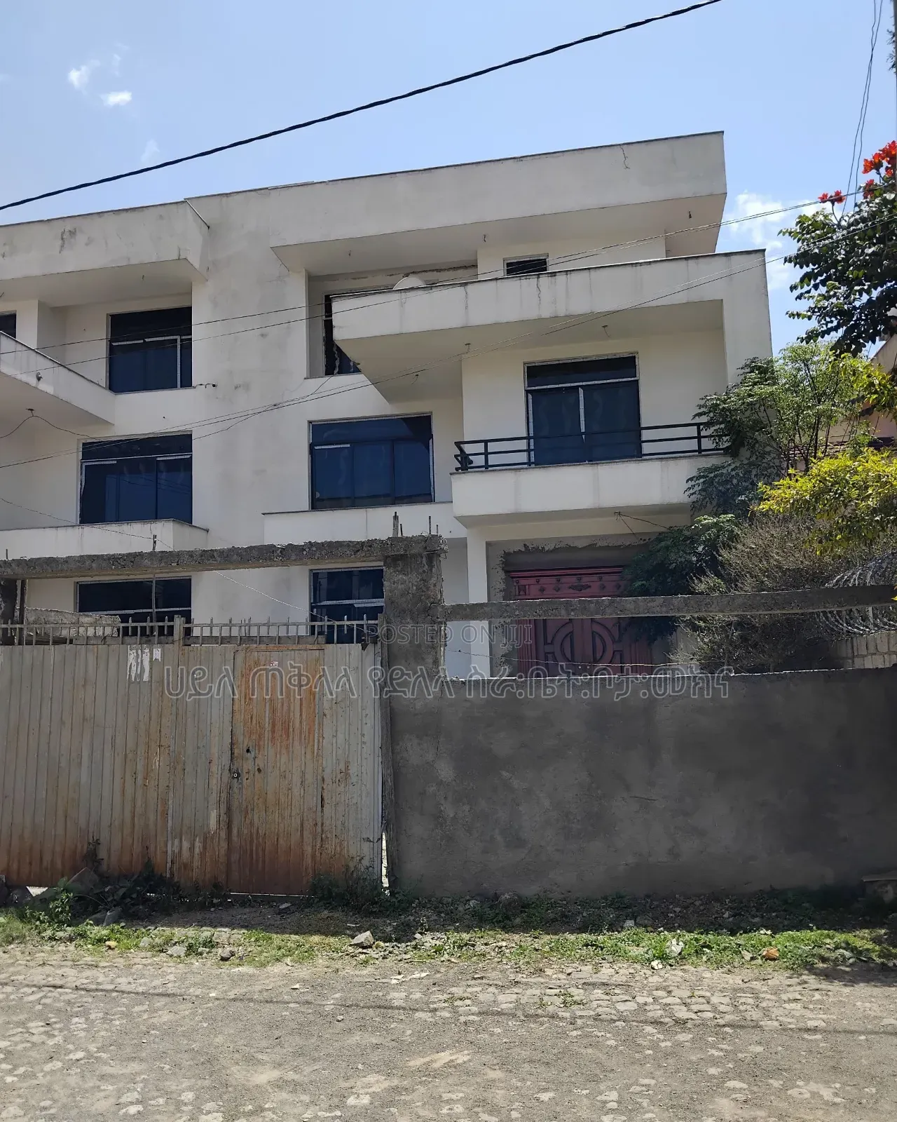 8bdrm Townhouse/Terrace in አያት ዞን ኮምፋውንድ ውስጥ, Yeka for sale
