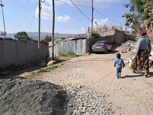 ካራ መድሀኒአለም ፈራሽቤት ያለው ነባር ይዞታ የሚሸጥ