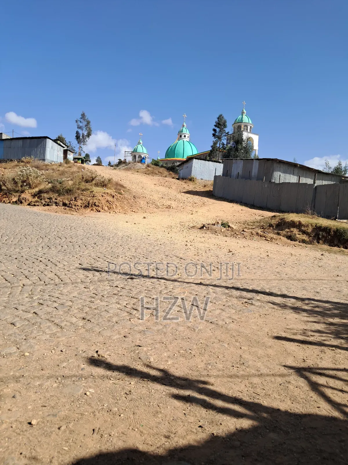 ካራ መድሀኒአለም ፈራሽቤት ያለው ነባር ይዞታ የሚሸጥ