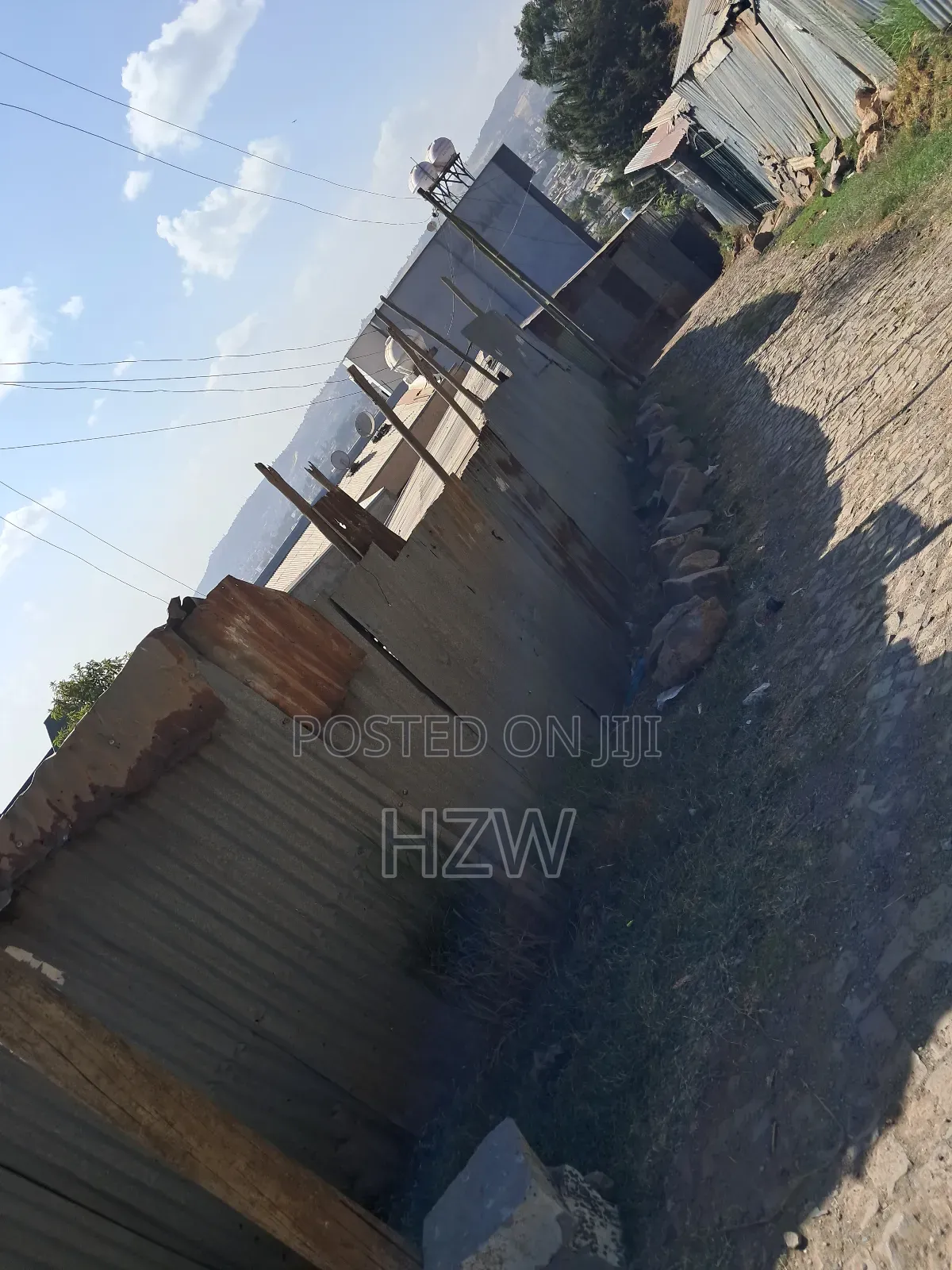 ካራ መድሀኒአለም ፈራሽቤት ያለው ነባር ይዞታ የሚሸጥ