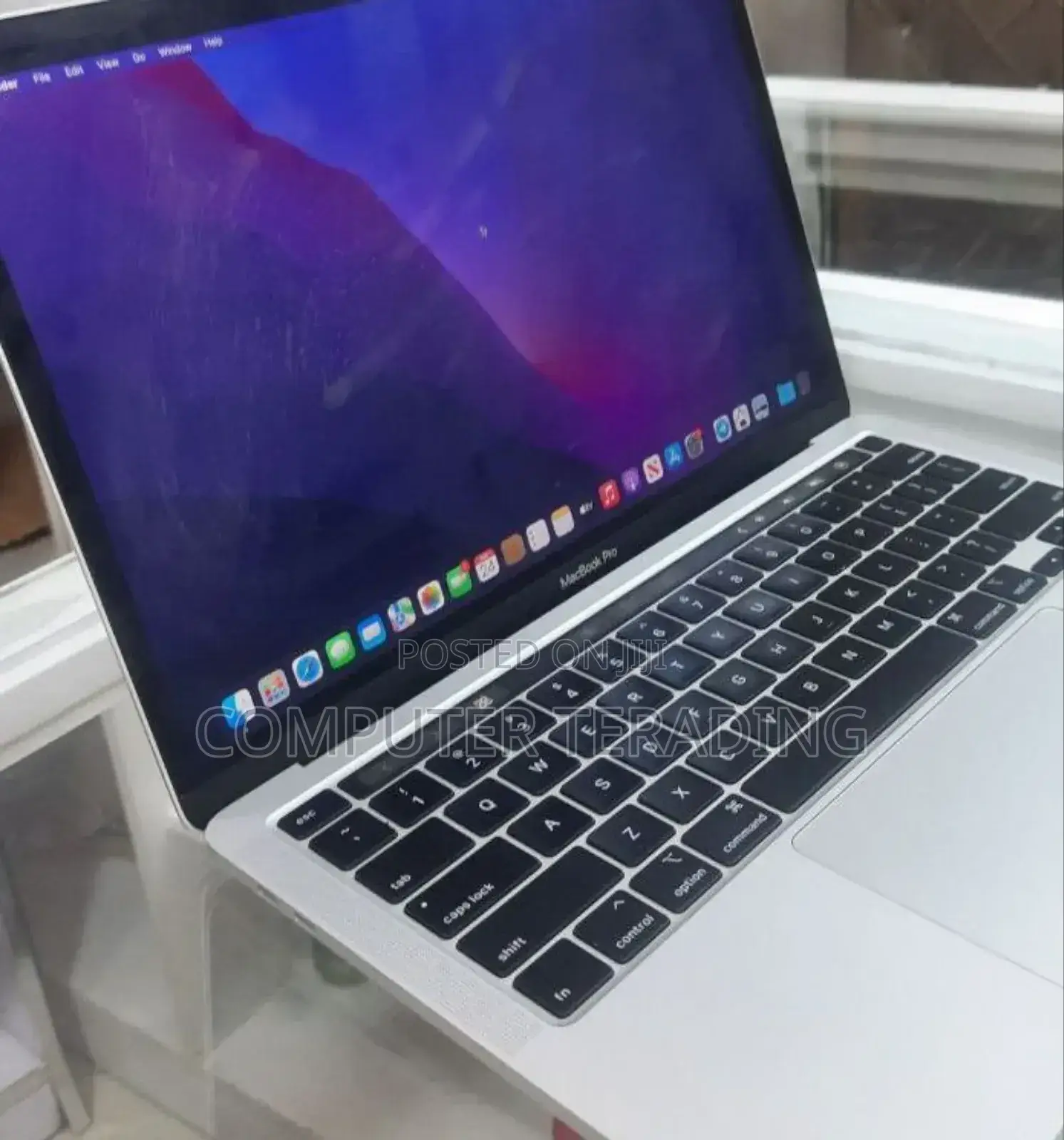 New Laptop Apple MacBook Pro 2020 8GB Intel Core I5 SSD 256GB