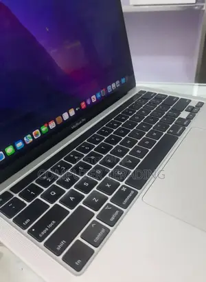 New Laptop Apple MacBook Pro 2020 8GB Intel Core I5 SSD 256GB