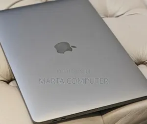 New Laptop Apple MacBook Pro 2019 16GB Intel Core I7 SSD 256GB