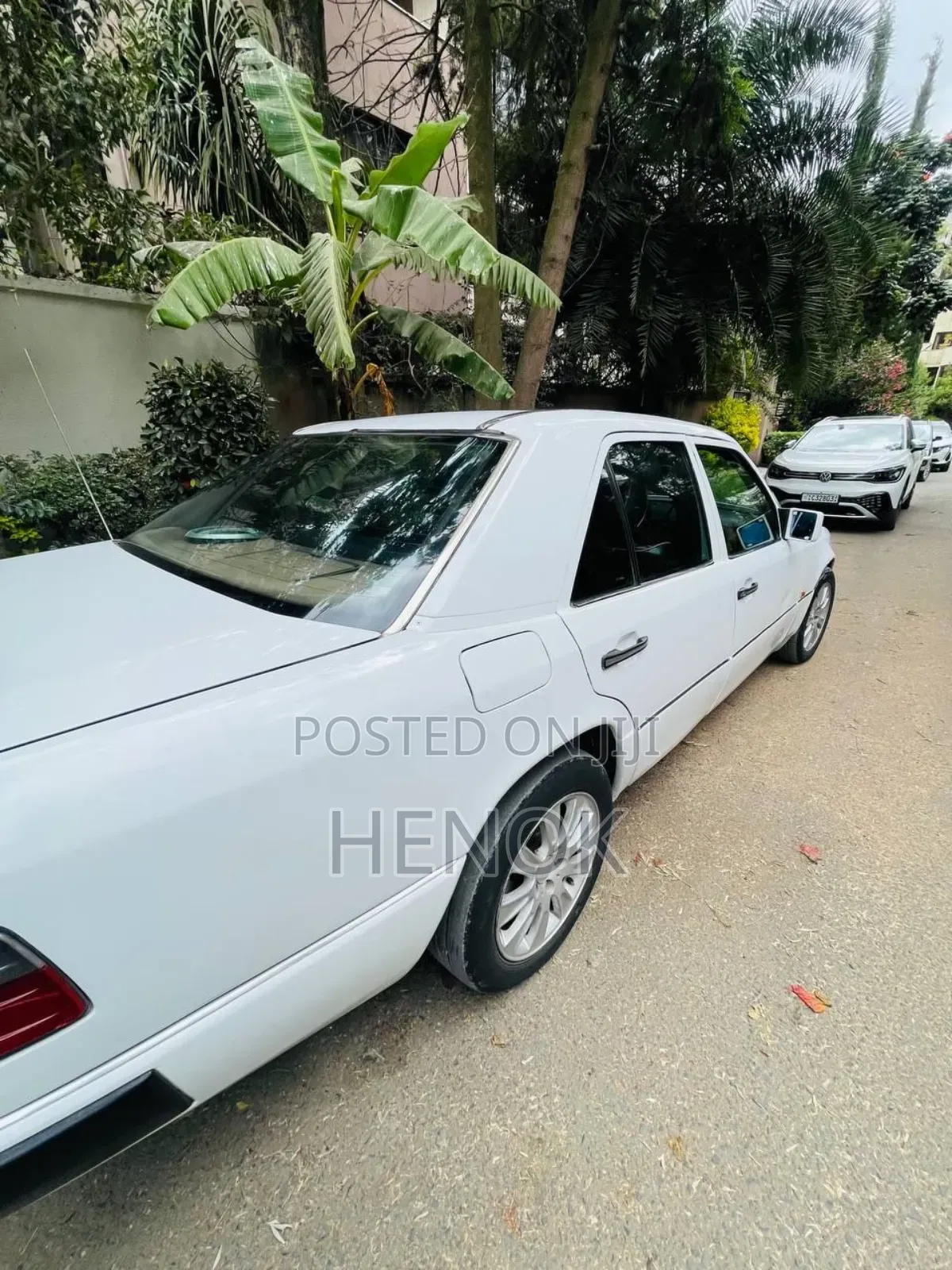 Mercedes-Benz 230E 1986 White