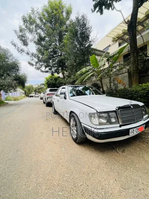 Mercedes-Benz 230E 1986 White