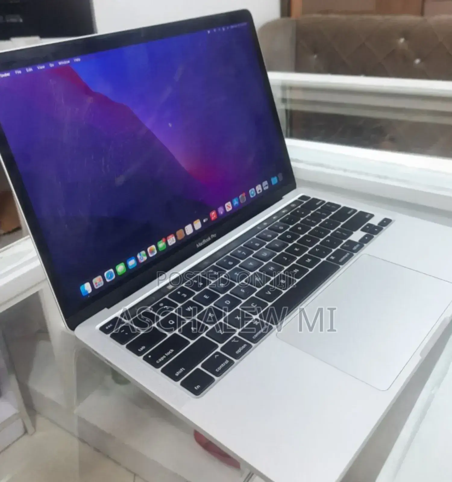 New Laptop Apple MacBook Pro 2020 8GB Intel Core I5 SSD 256GB