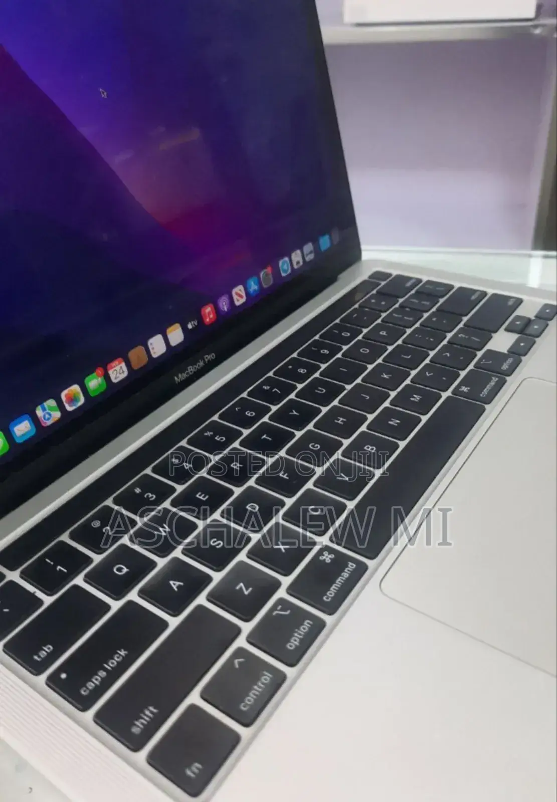 New Laptop Apple MacBook Pro 2020 8GB Intel Core I5 SSD 256GB