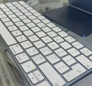 New Laptop Apple MacBook 8GB Apple M3 SSD 256GB