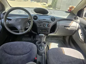 Toyota Vitz 2000 Blue