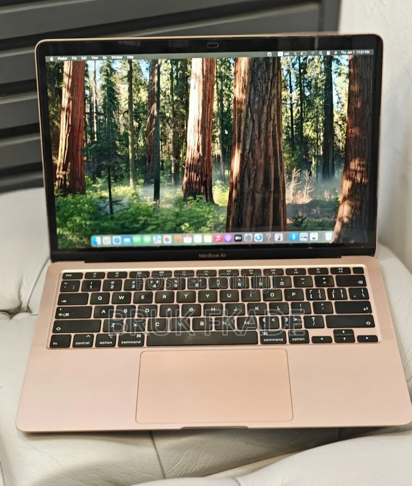 New Laptop Apple MacBook 2020 8GB Intel Core I3 SSD 256GB