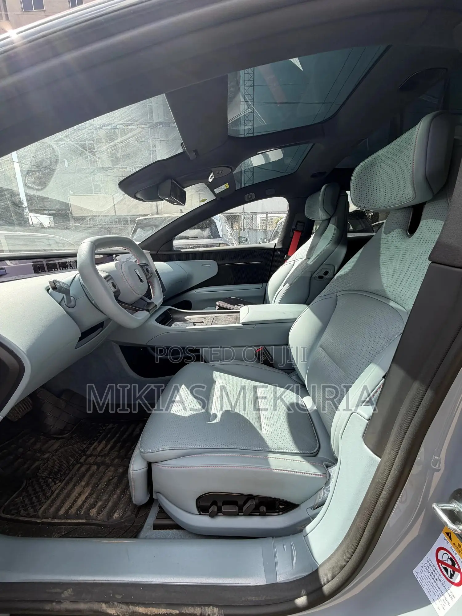 New Avatr 12 2025 Blue