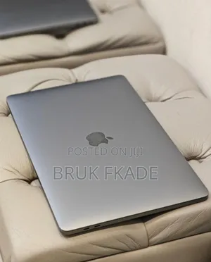 New Laptop Apple MacBook Pro 2019 16GB Intel Core I7 SSD 256GB