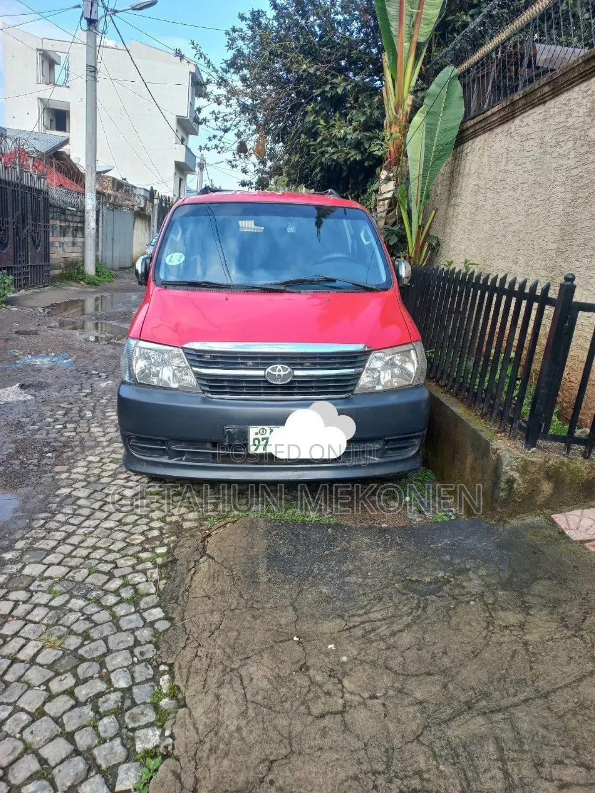 Toyota HiAce 2011 Red