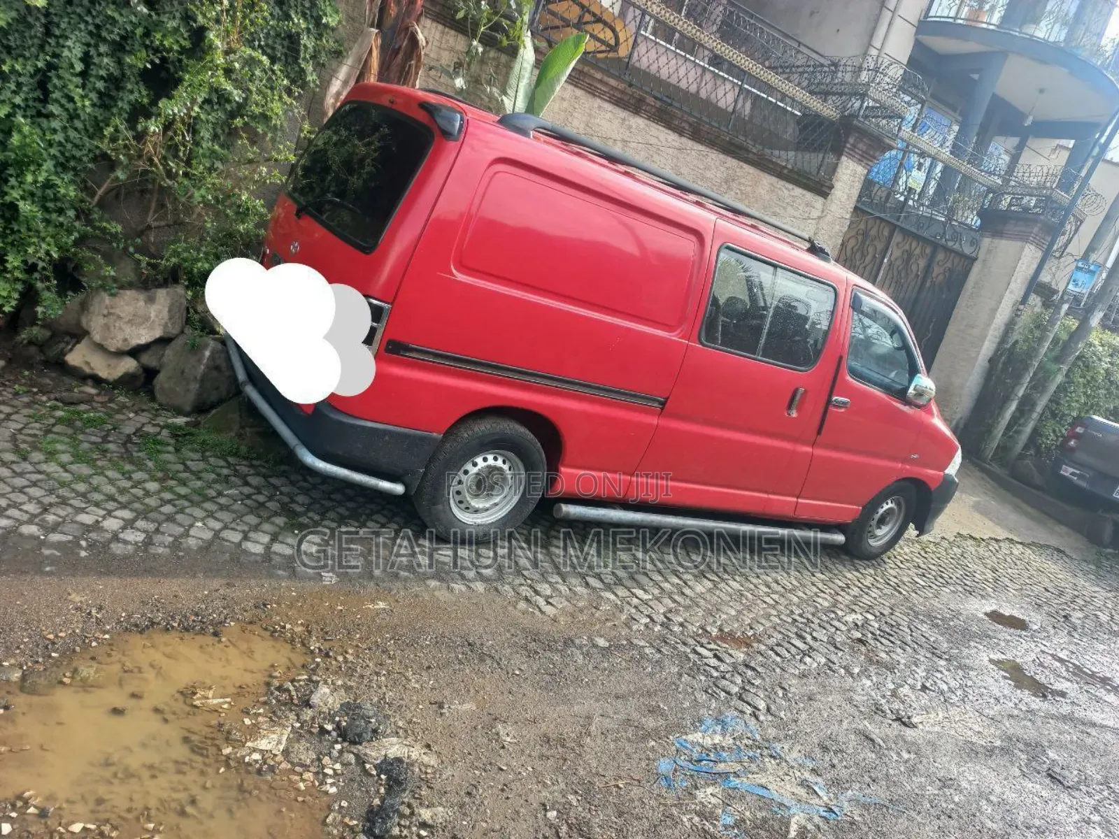 Toyota HiAce 2011 Red